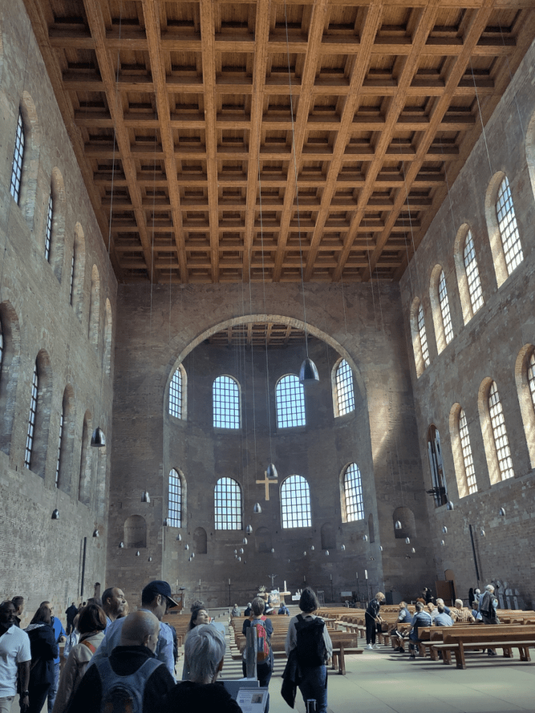 Konstantinbasilika von Innen