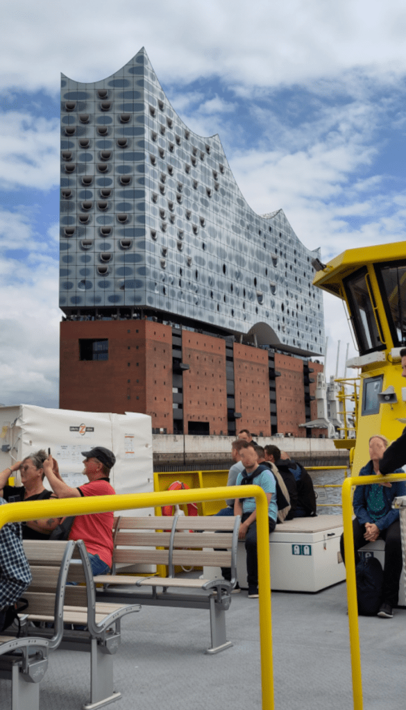 Hamburg Elb-Philharmonie vom Wasser