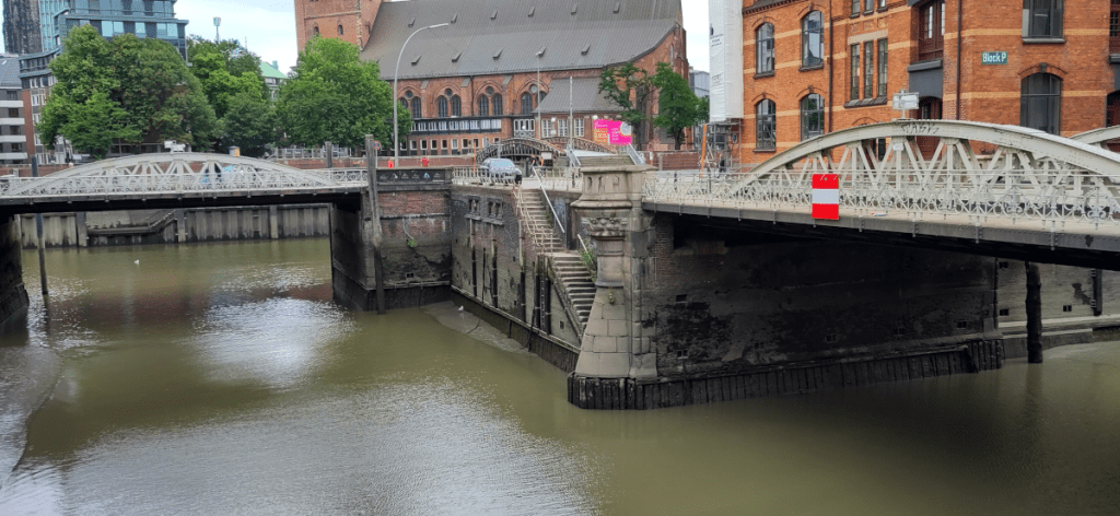 Hamburg, Blick auf Stamm-Fundamente