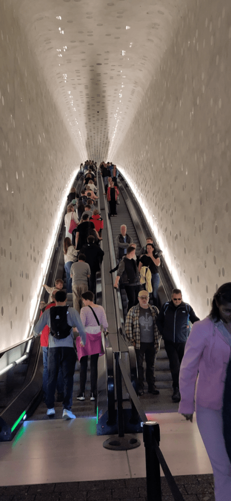 Hamburg Elb-Philharmonie Rolltreppe